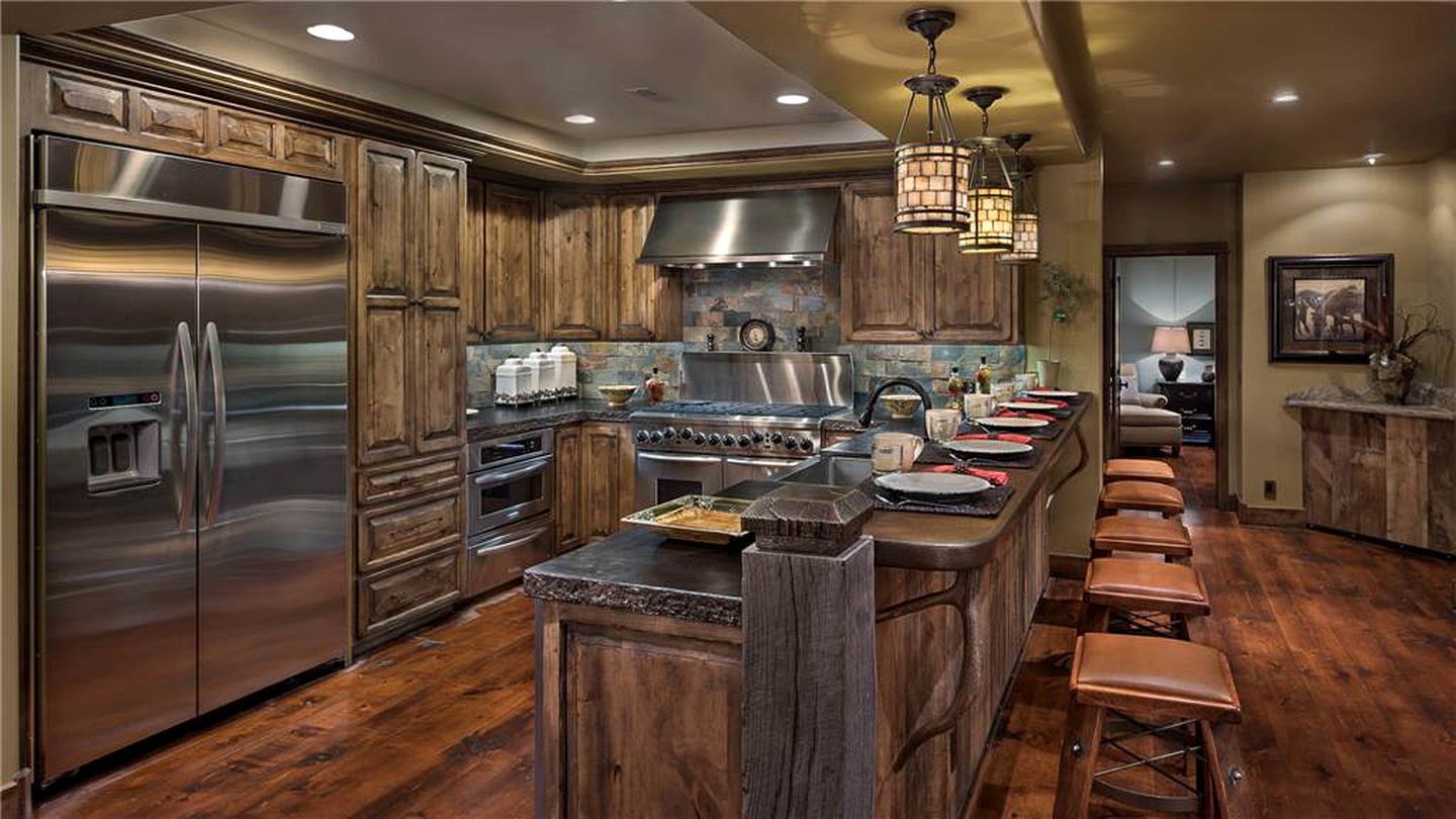 Charming Vacation Rental with a Hot Tub near Stagecoach Reservoir, Colorado