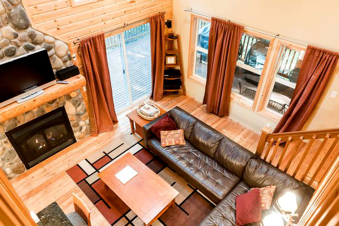 Stunning Luxury Cabin Rental for Seven with Private Hot Tub near Mount Baker