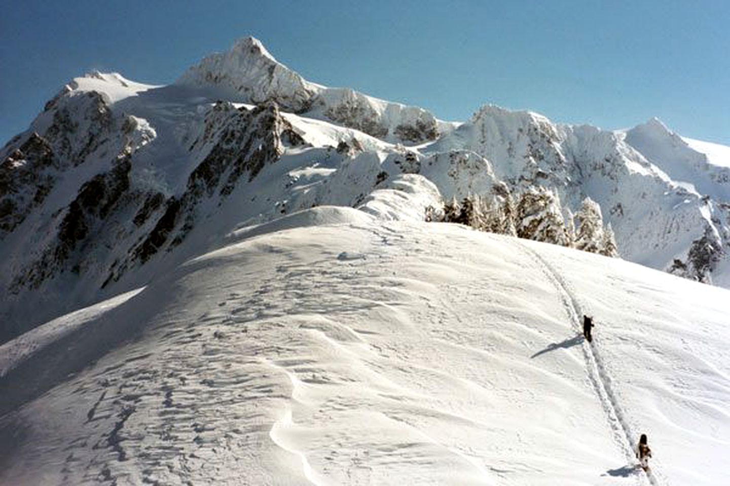 Stunning Luxury Cabin Rental for Seven with Private Hot Tub near Mount Baker