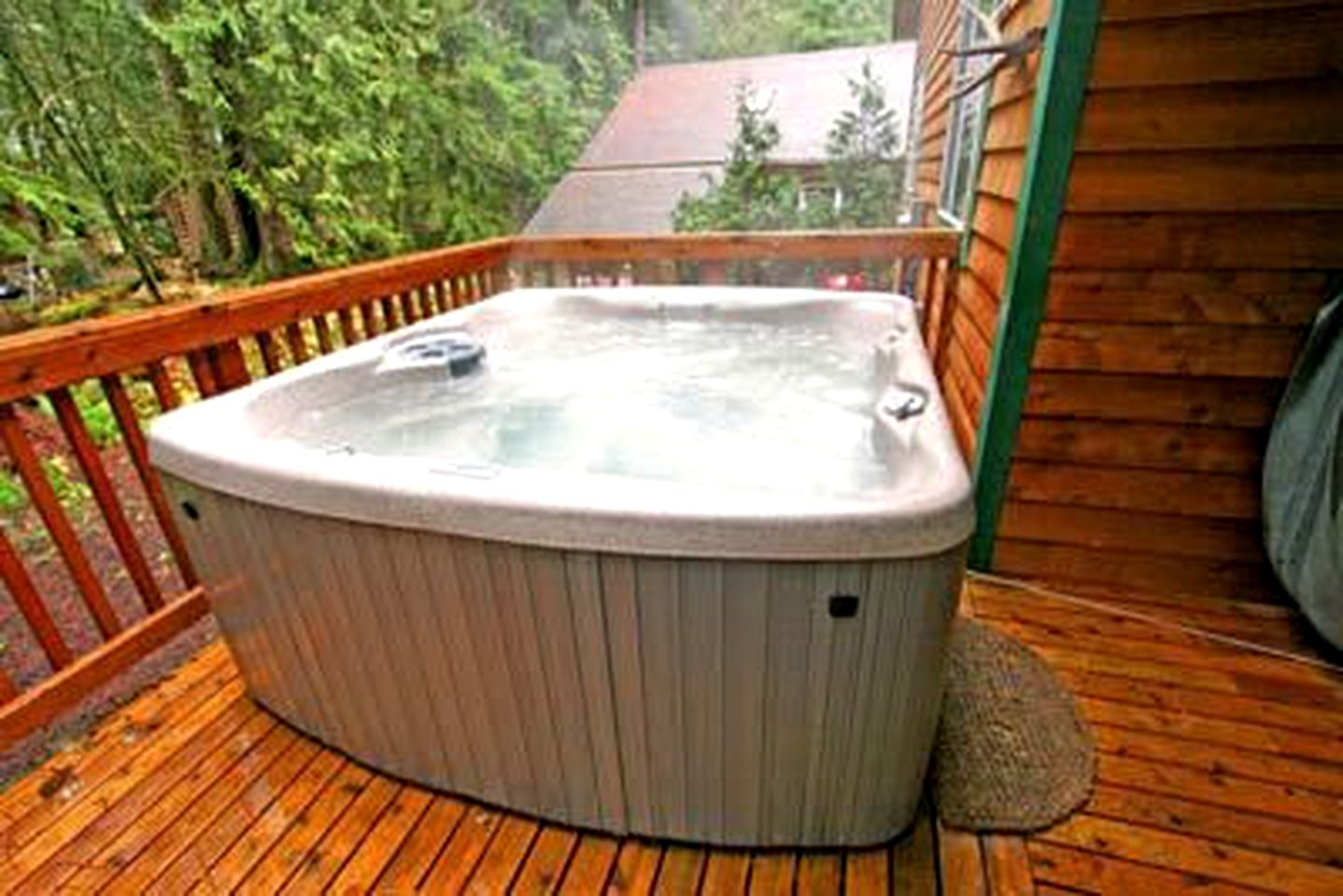 Stunning Luxury Cabin Rental for Seven with Private Hot Tub near Mount Baker