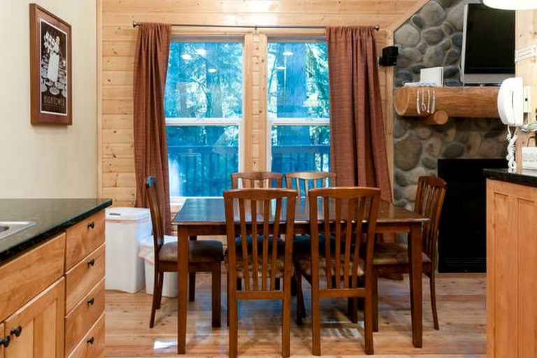 Cabins (Glacier, Washington, United States)