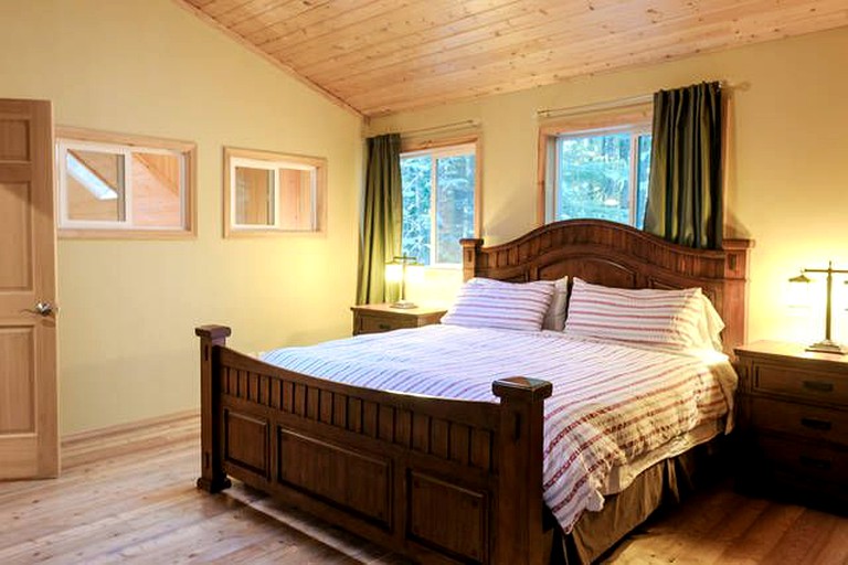 Cabins (Glacier, Washington, United States)