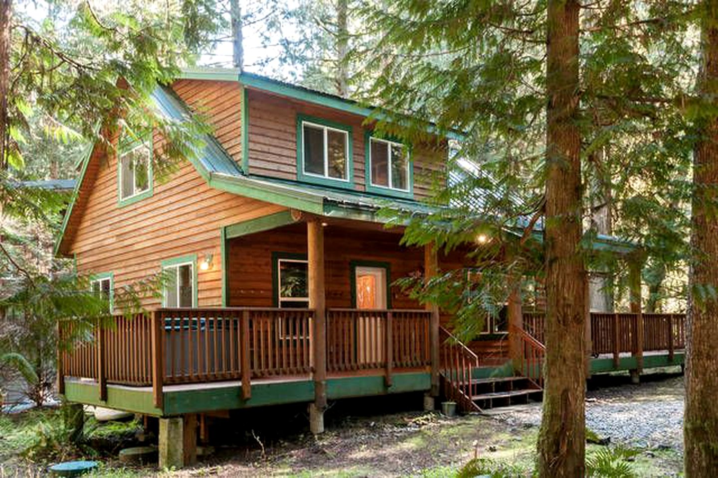 Stunning Luxury Cabin Rental for Seven with Private Hot Tub near Mount Baker