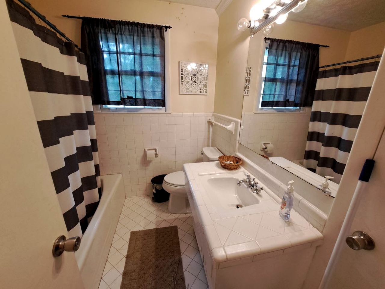 Pet-Friendly 3-Bedroom Ranch with Backyard, Fireplace & Near Nashville