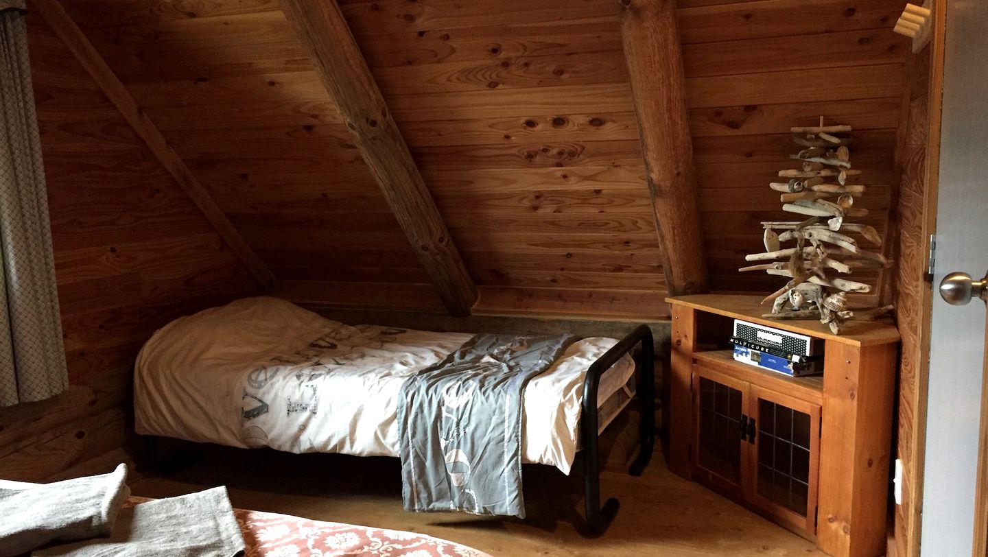 Enchanting and Secluded Cabin Rental near Lyford, South Island