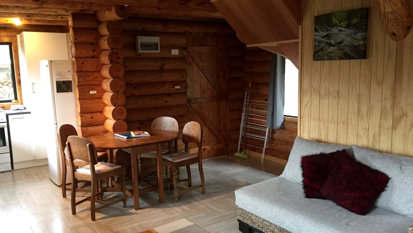 Enchanting and Secluded Cabin Rental near Lyford, South Island