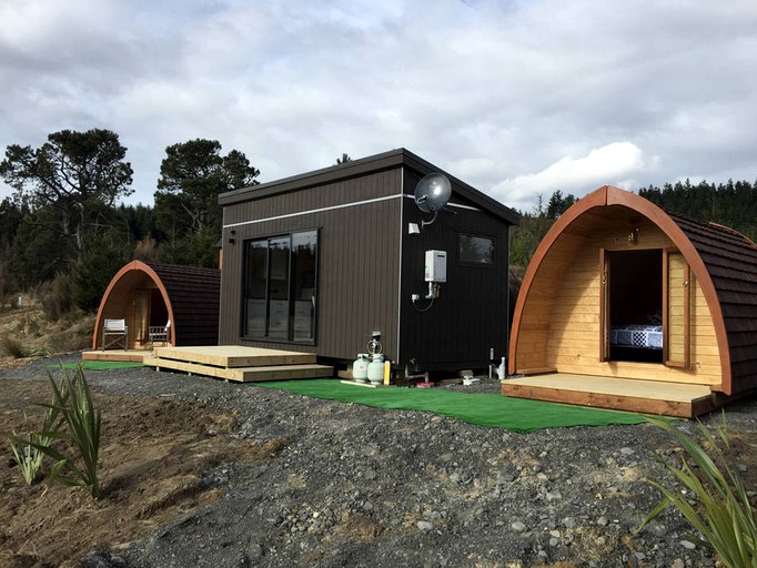 Huts (Waiau, South Island, New Zealand)