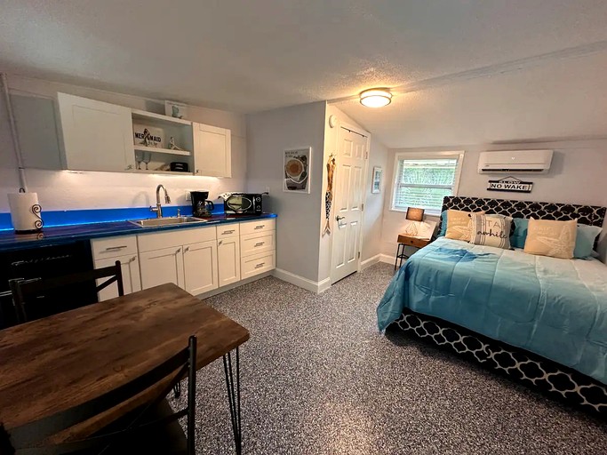 Cottages (United States of America, Weeki Wachee, Florida)