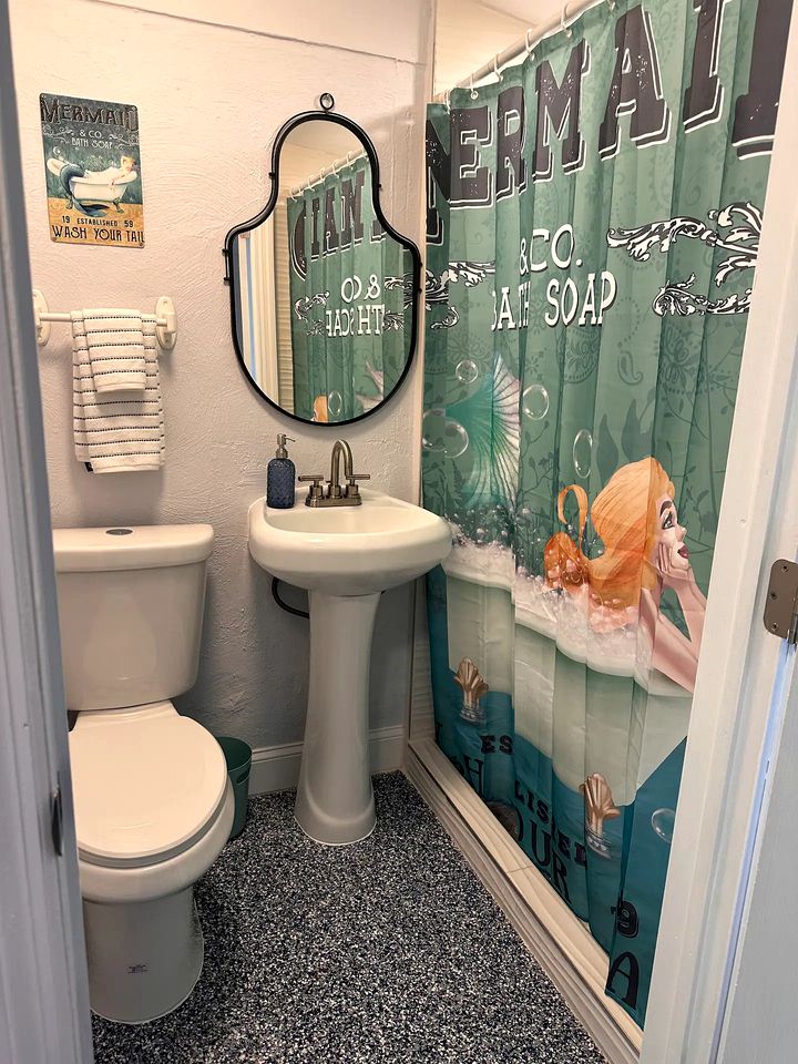 Impressive Riverfront Cottage in Weeki Wachee, Florida