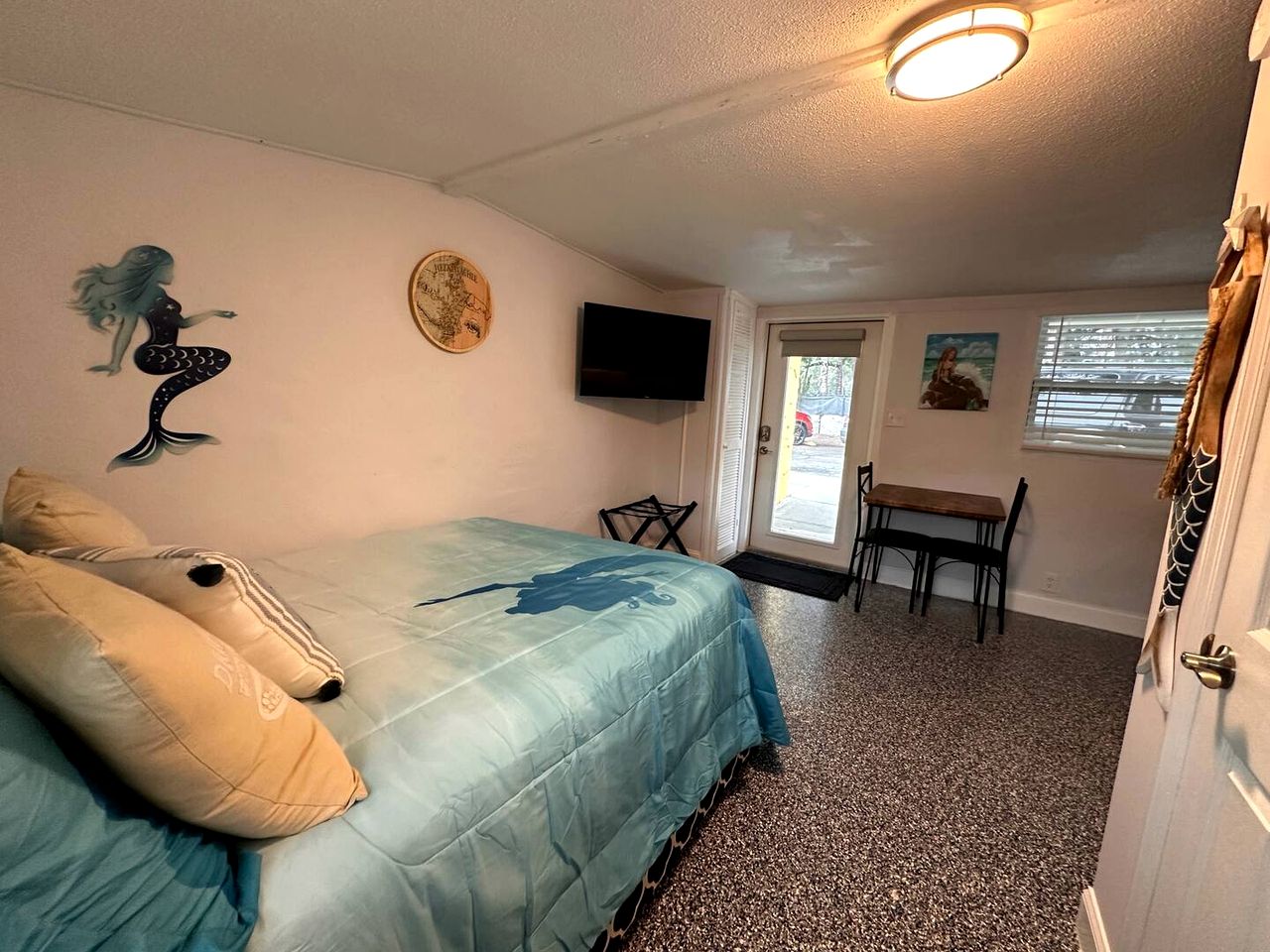 Impressive Riverfront Cottage in Weeki Wachee, Florida