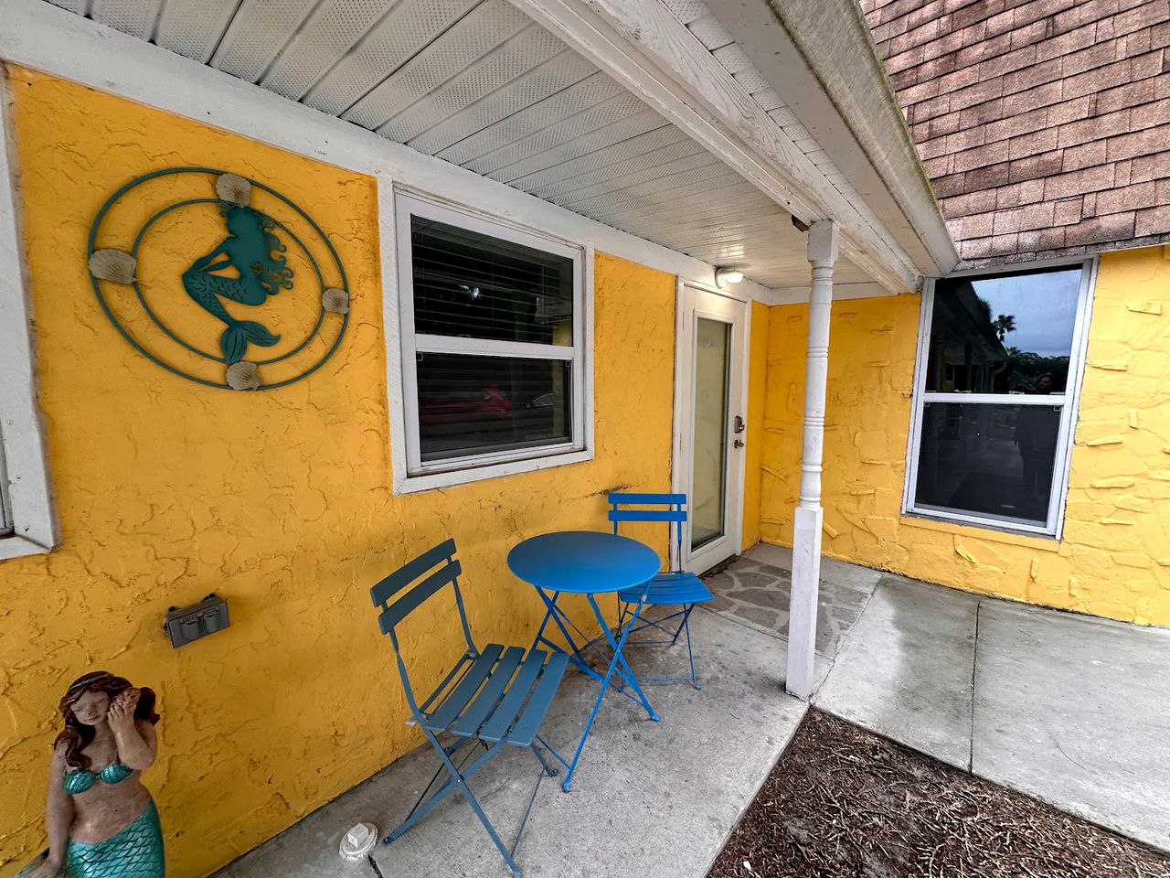 Impressive Riverfront Cottage in Weeki Wachee, Florida