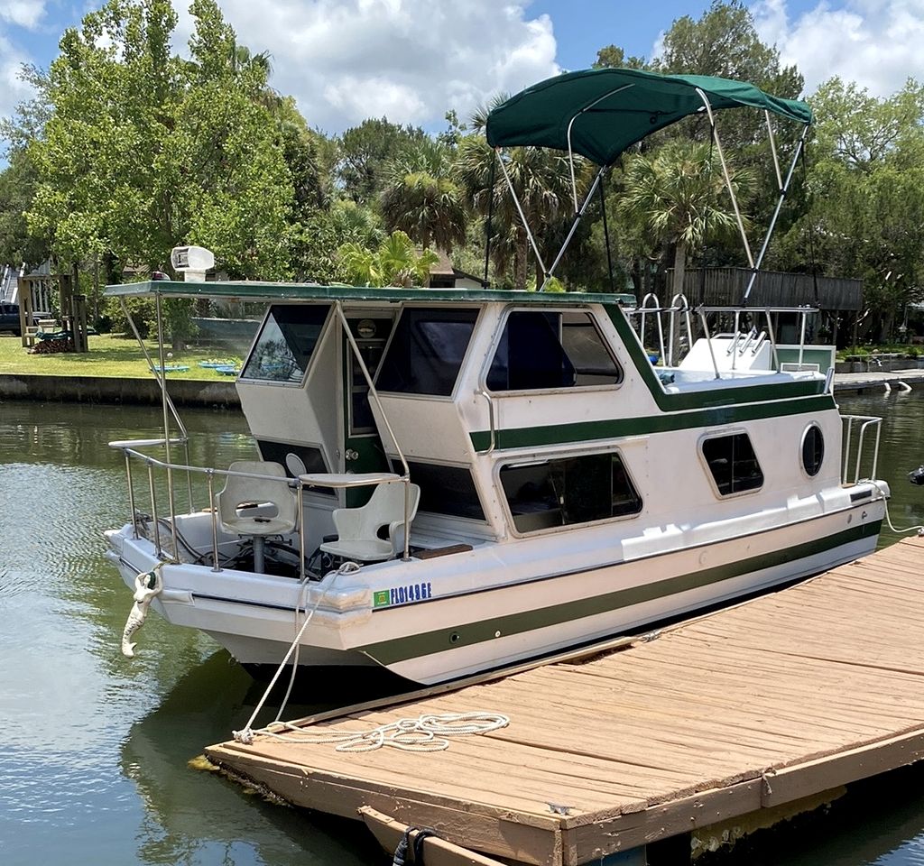 Impressive Riverfront Cottage in Weeki Wachee, Florida