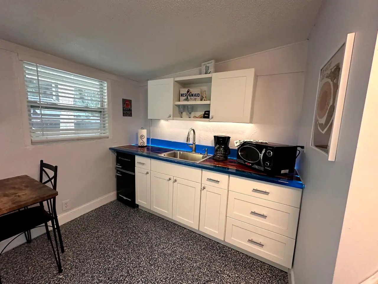 Impressive Riverfront Cottage in Weeki Wachee, Florida