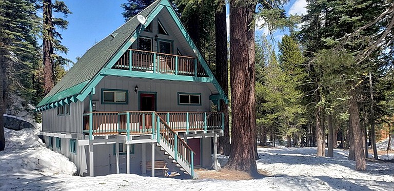 Pet-Friendly Family Cabin with Ping Pong Table Perfect for Outdoor Activities in Bear Valley, California