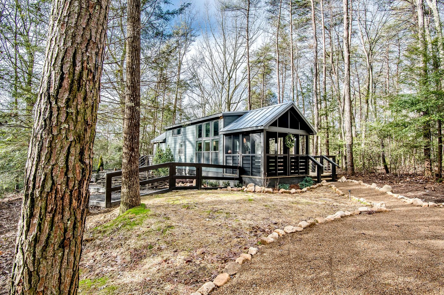 Charming Cabin with Stunning Sights in Monteagle, Tennessee