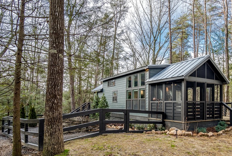 Charming Cabin with Stunning Sights in Monteagle, Tennessee