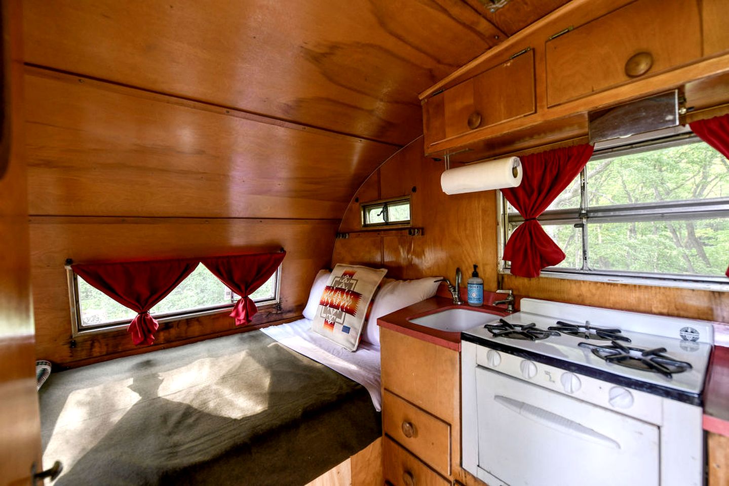 Three Cute Vintage Trailers on a Wonderful Site for a Fantastic Group Escape in Nature in Troy, Wisconsin