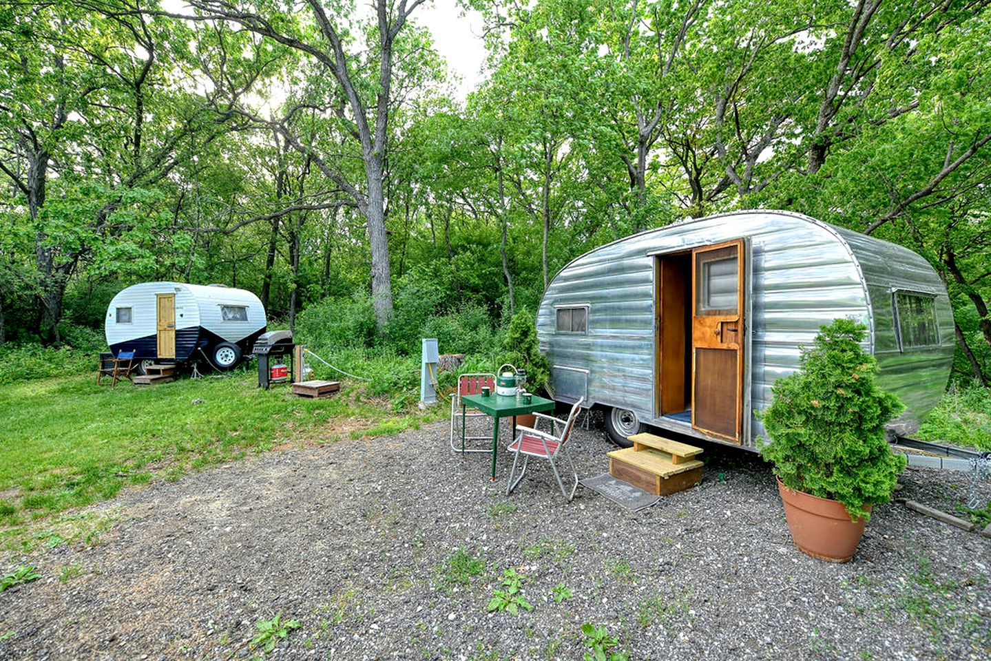 Three Cute Vintage Trailers on a Wonderful Site for a Fantastic Group Escape in Nature in Troy, Wisconsin