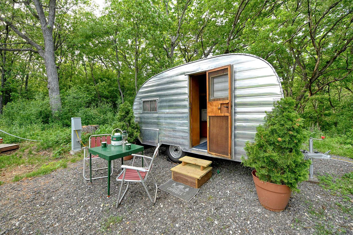 Three Cute Vintage Trailers on a Wonderful Site for a Fantastic Group Escape in Nature in Troy, Wisconsin