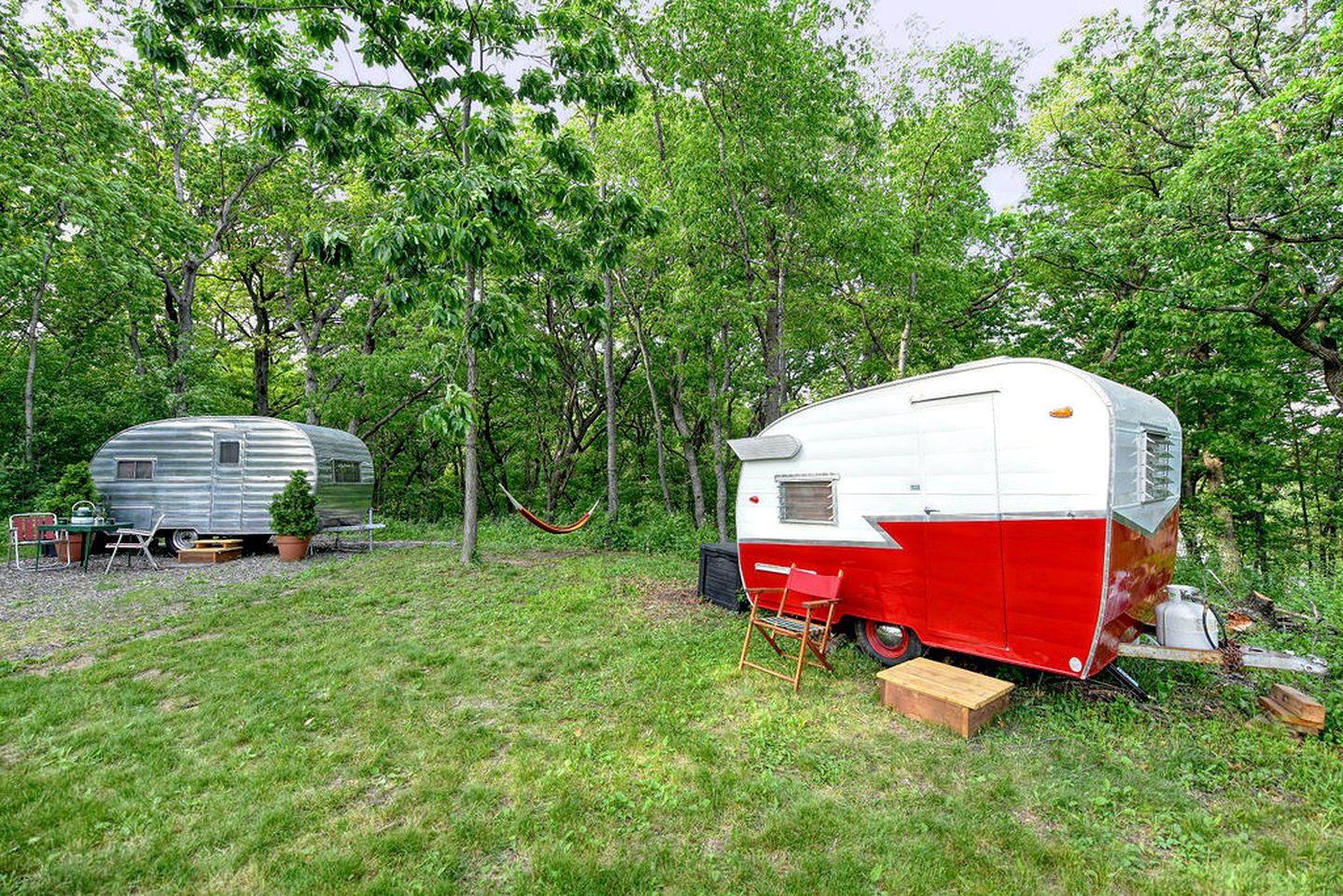 Three Cute Vintage Trailers on a Wonderful Site for a Fantastic Group Escape in Nature in Troy, Wisconsin