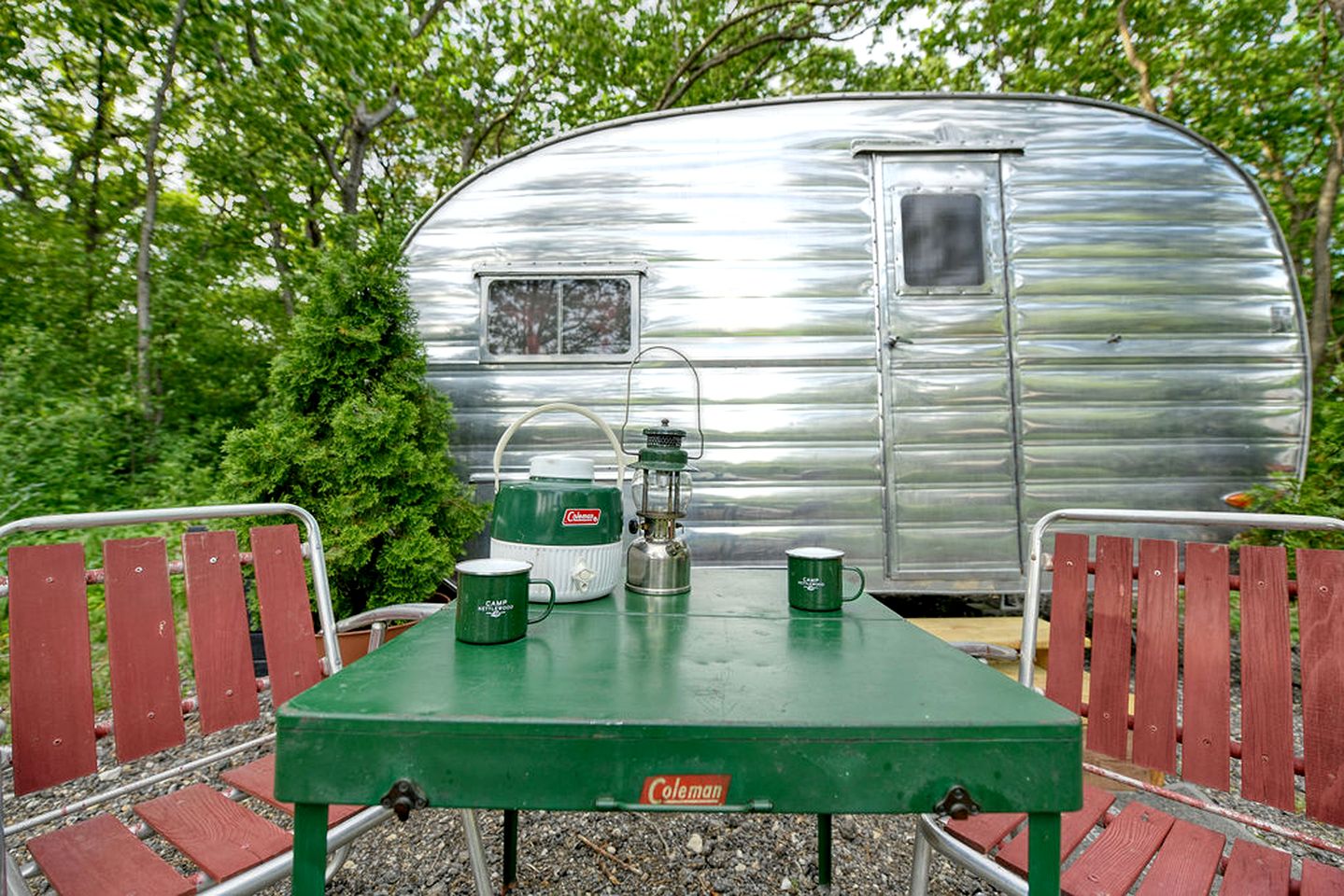 Three Cute Vintage Trailers on a Wonderful Site for a Fantastic Group Escape in Nature in Troy, Wisconsin