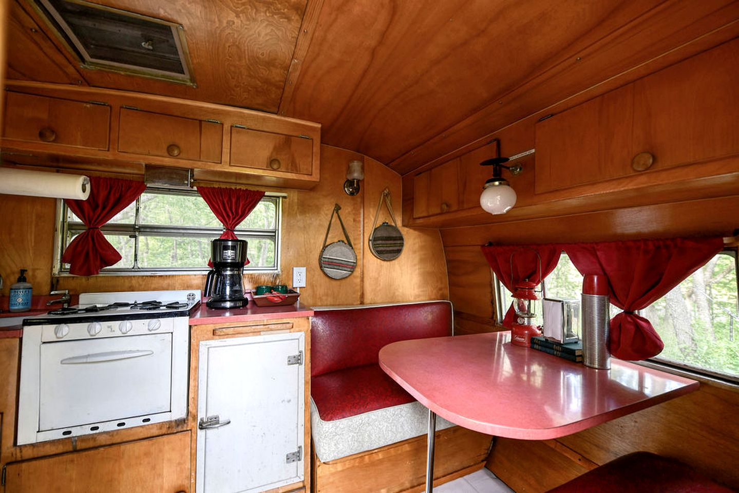 Three Cute Vintage Trailers on a Wonderful Site for a Fantastic Group Escape in Nature in Troy, Wisconsin