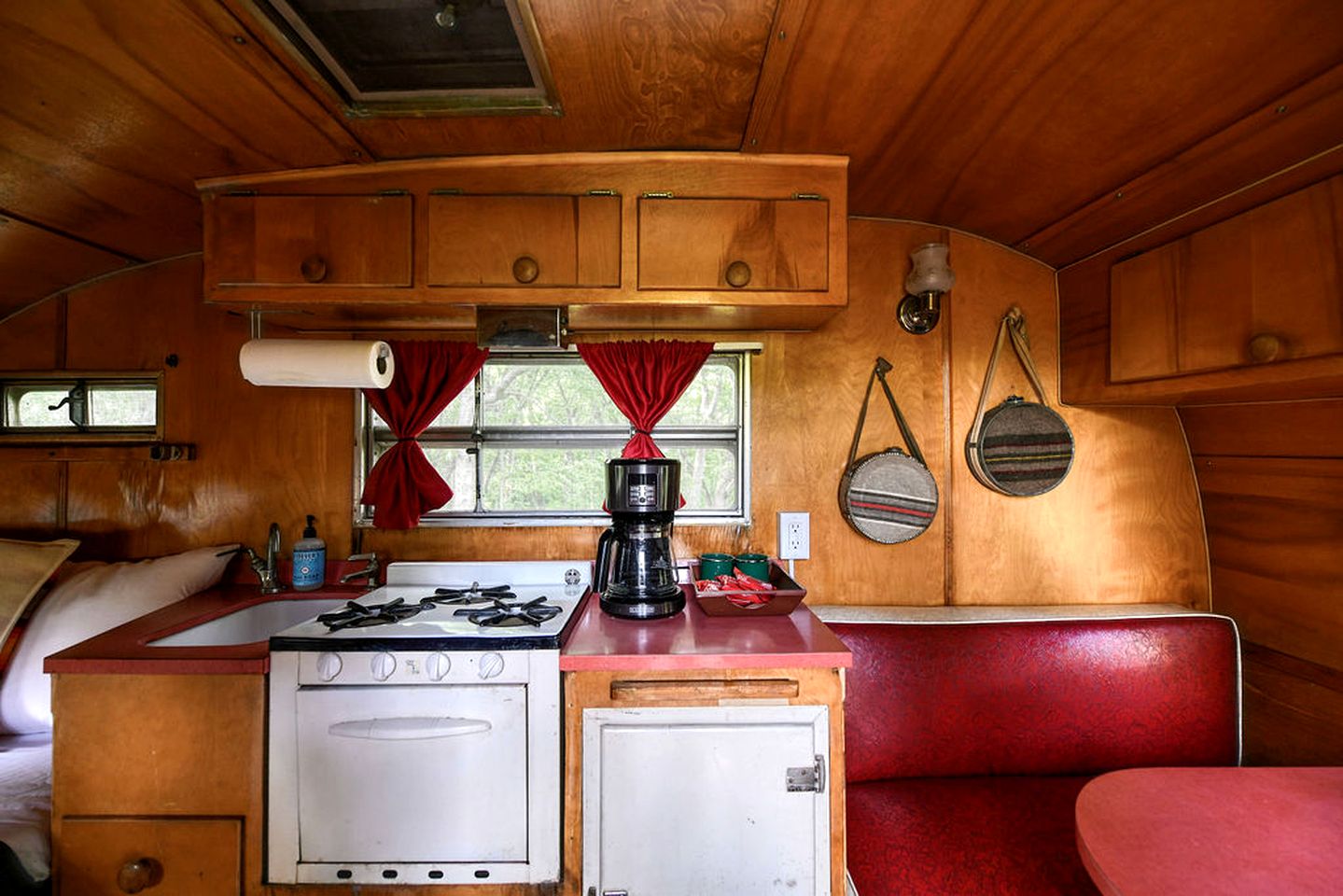 Three Cute Vintage Trailers on a Wonderful Site for a Fantastic Group Escape in Nature in Troy, Wisconsin