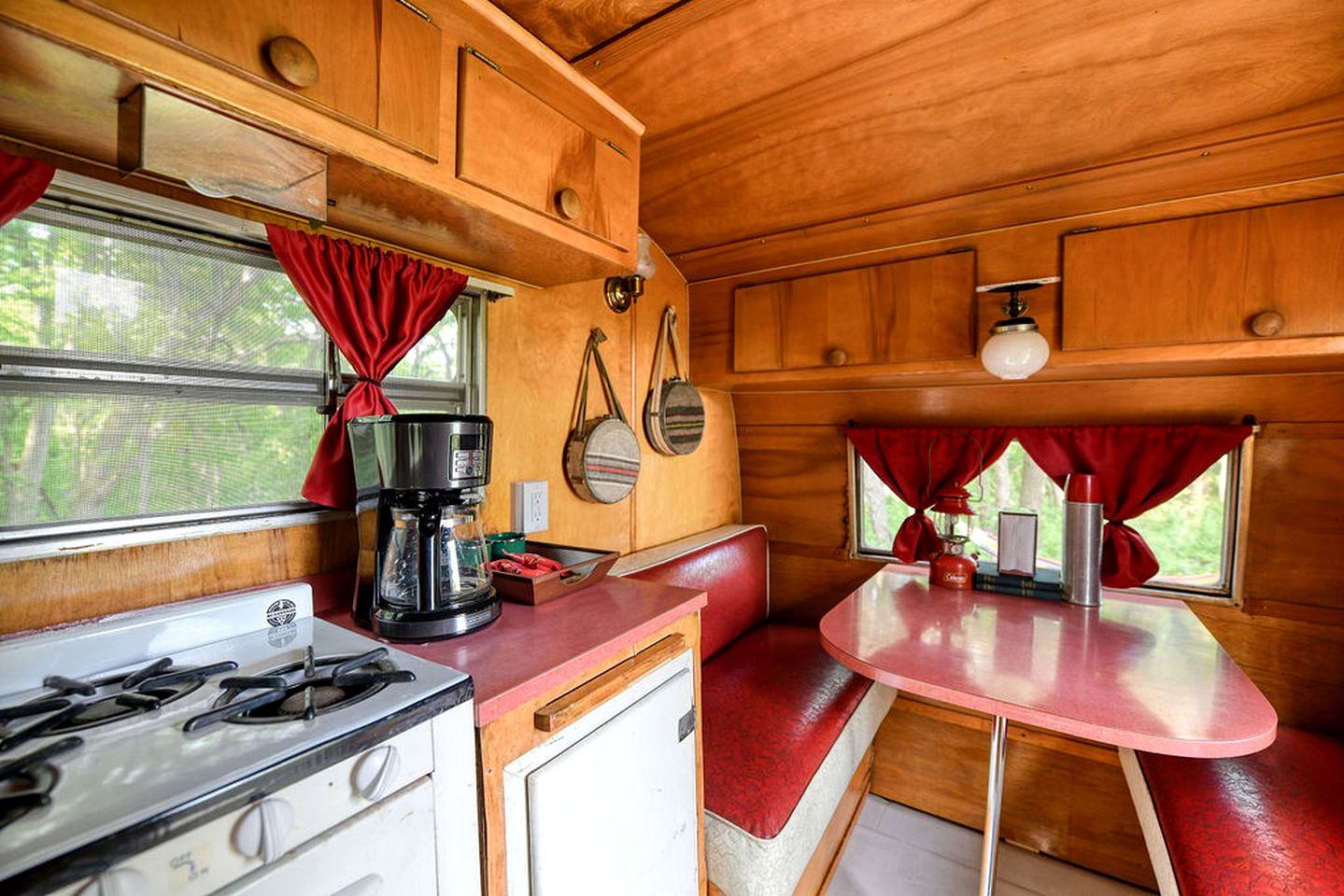 Three Cute Vintage Trailers on a Wonderful Site for a Fantastic Group Escape in Nature in Troy, Wisconsin