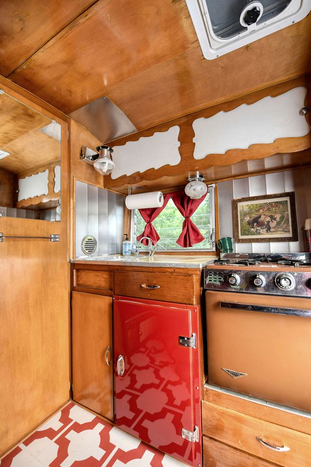 Three Cute Vintage Trailers on a Wonderful Site for a Fantastic Group Escape in Nature in Troy, Wisconsin
