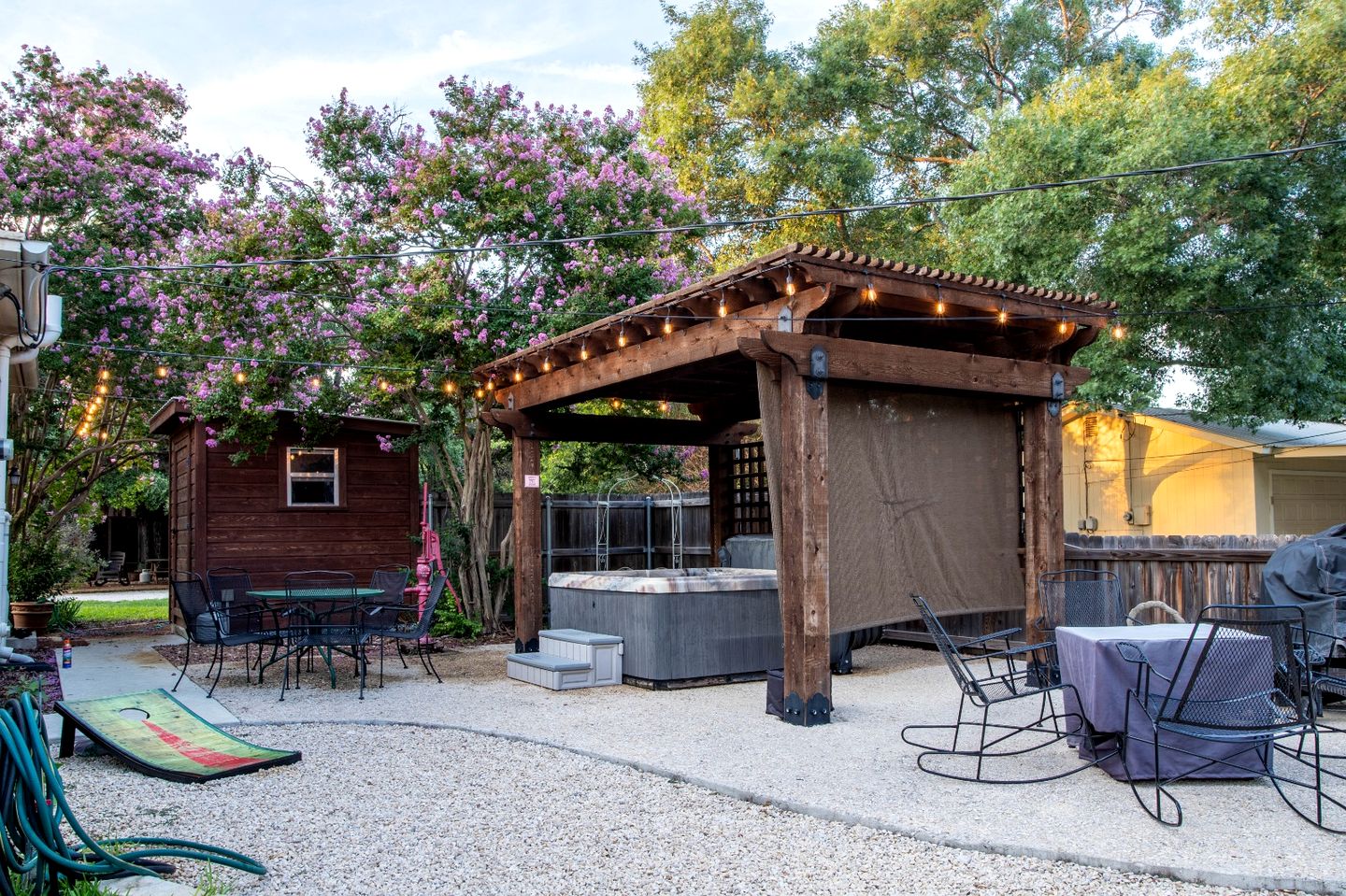 Pet Friendly, Rustic Cottage with Hot Tub and Charming Backyard, Perfect for a Weekend Escape from Austin, Texas