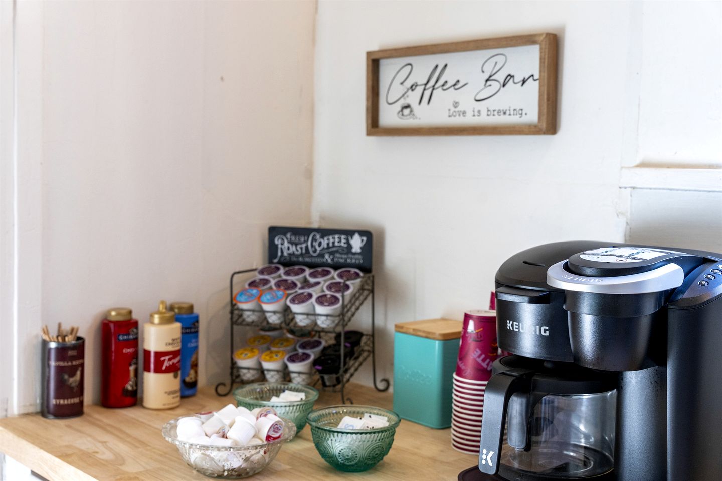 Pet Friendly, Rustic Cottage with Hot Tub and Charming Backyard, Perfect for a Weekend Escape from Austin, Texas