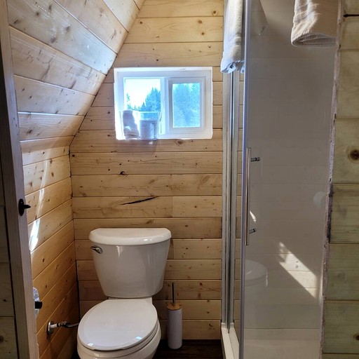 Cabins (Canada, qathet Regional District, British Columbia)