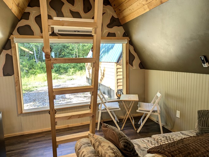 Cabins (Canada, qathet Regional District, British Columbia)