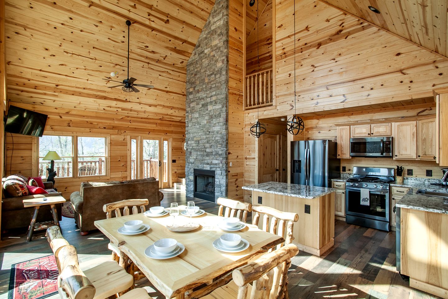 Spacious Tennessee Glamping Cabins for Unforgettable Escapes in Gatlinburg