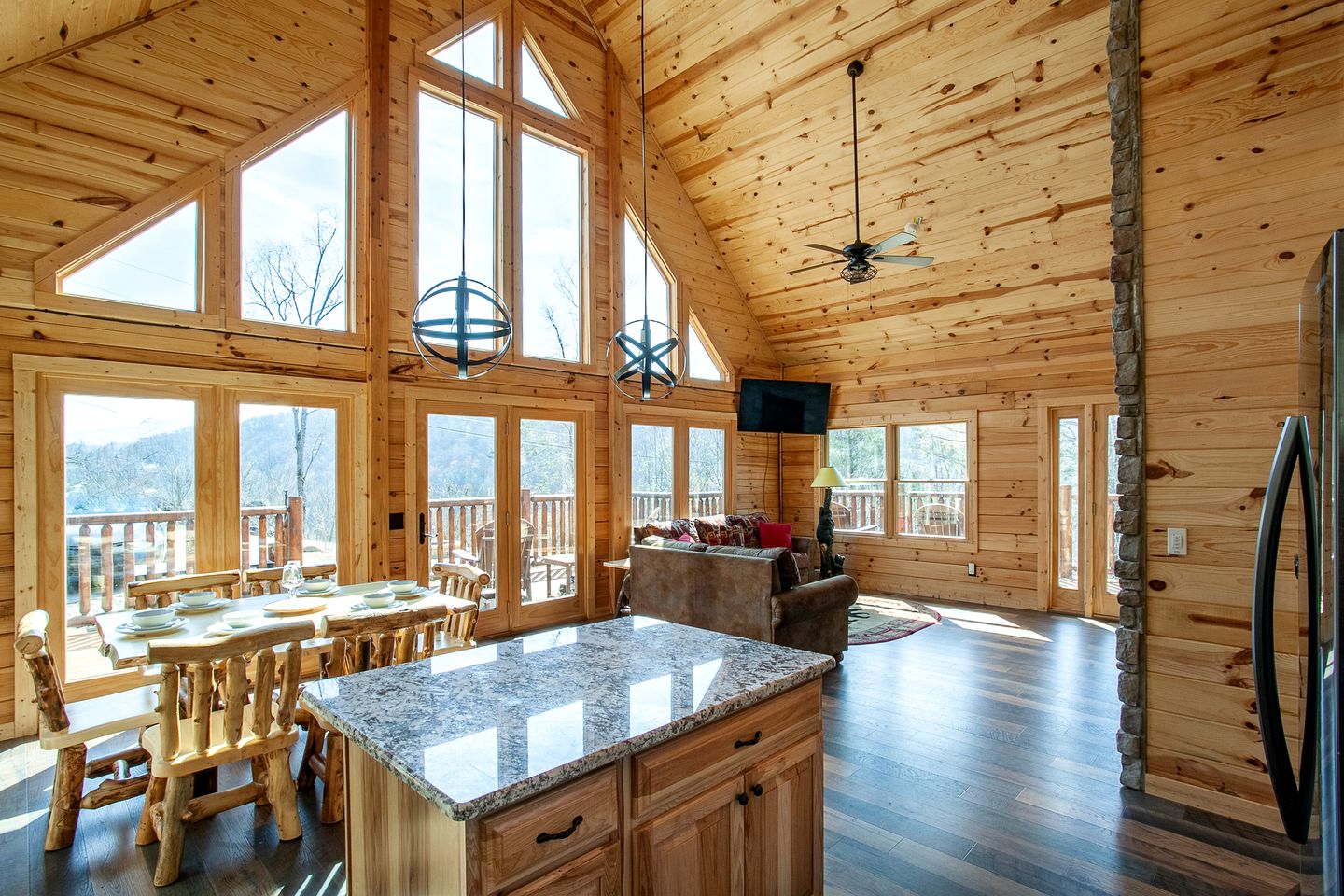 Spacious Tennessee Glamping Cabins for Unforgettable Escapes in Gatlinburg