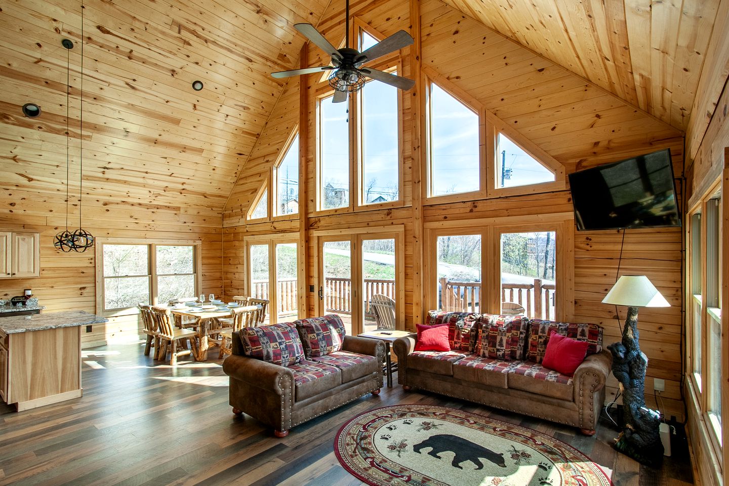 Spacious Tennessee Glamping Cabins for Unforgettable Escapes in Gatlinburg