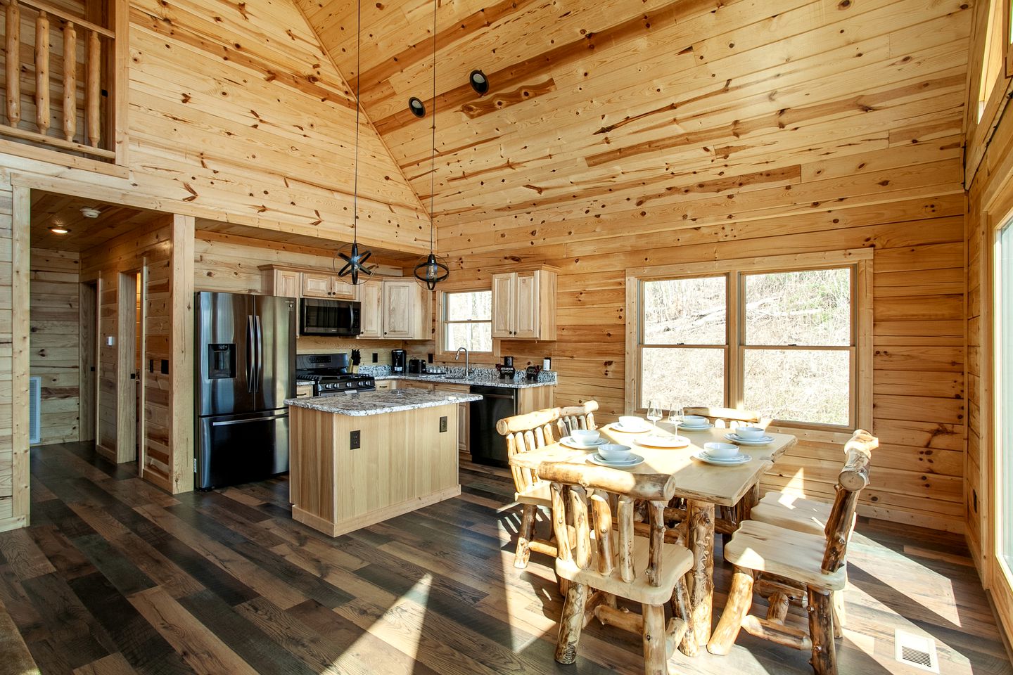 Spacious Tennessee Glamping Cabins for Unforgettable Escapes in Gatlinburg