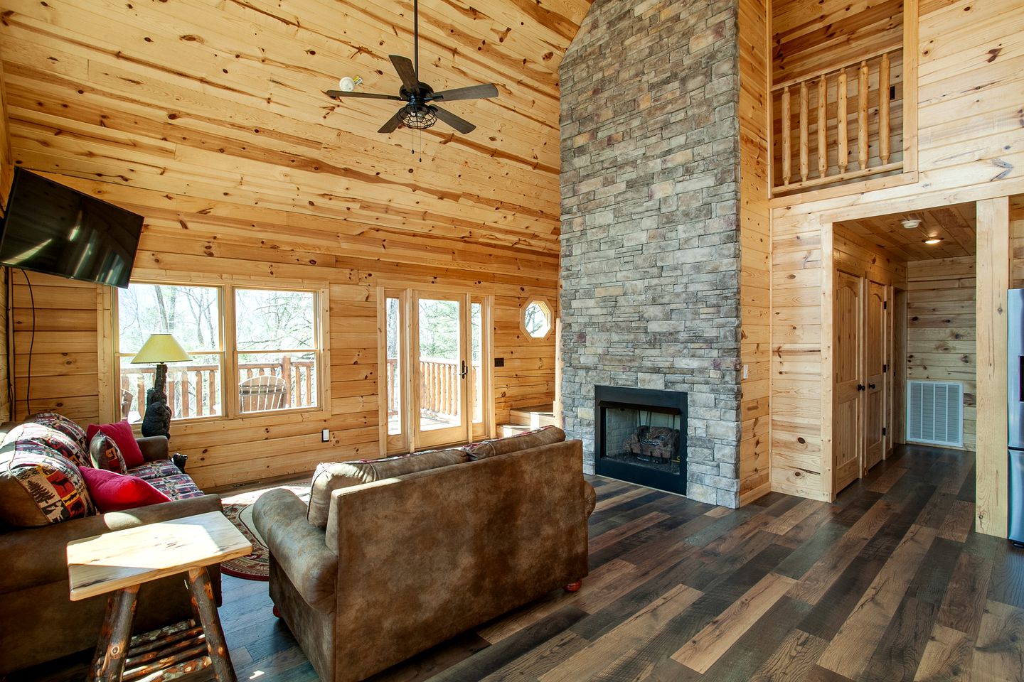 Spacious Tennessee Glamping Cabins for Unforgettable Escapes in Gatlinburg