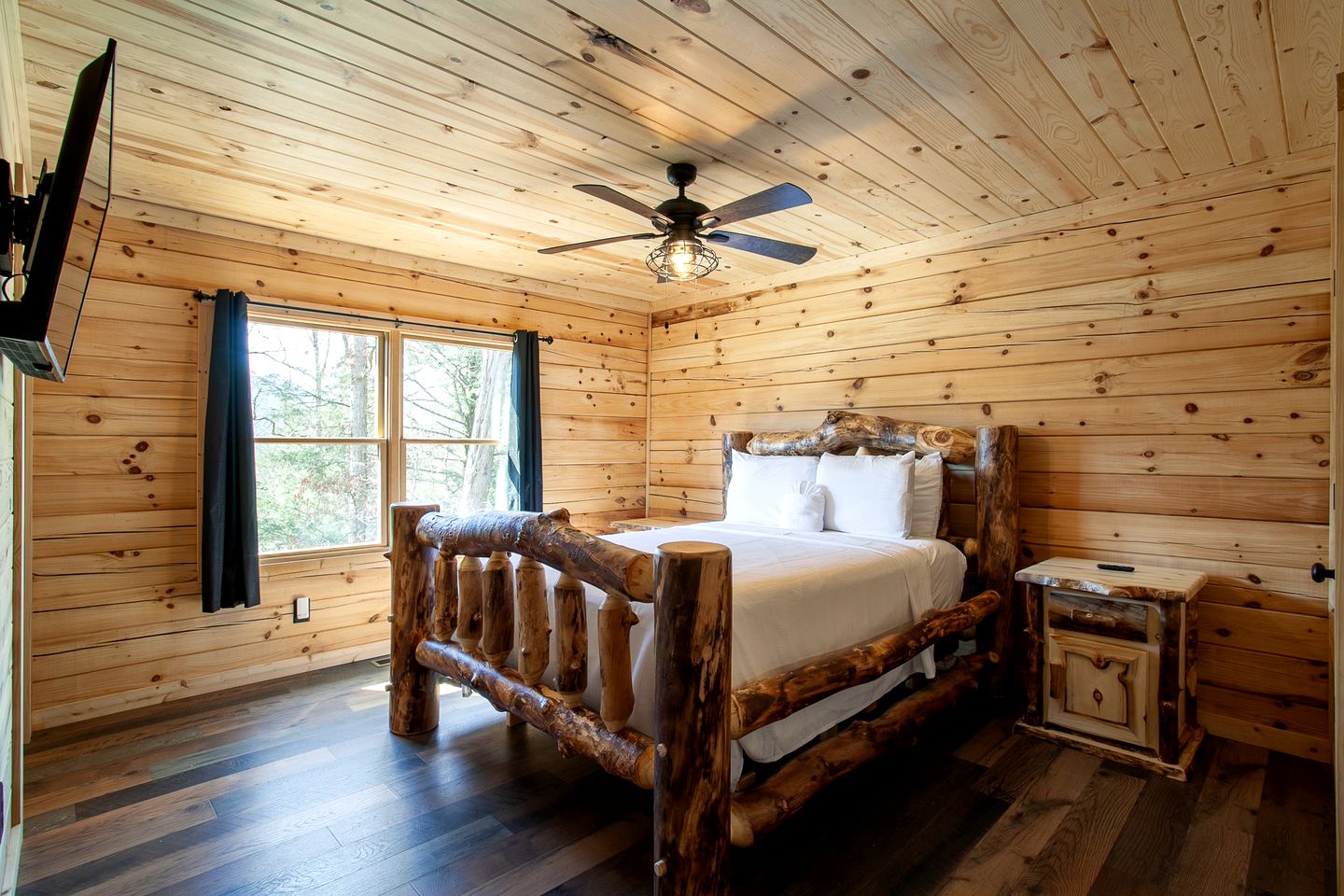 Spacious Tennessee Glamping Cabins for Unforgettable Escapes in Gatlinburg