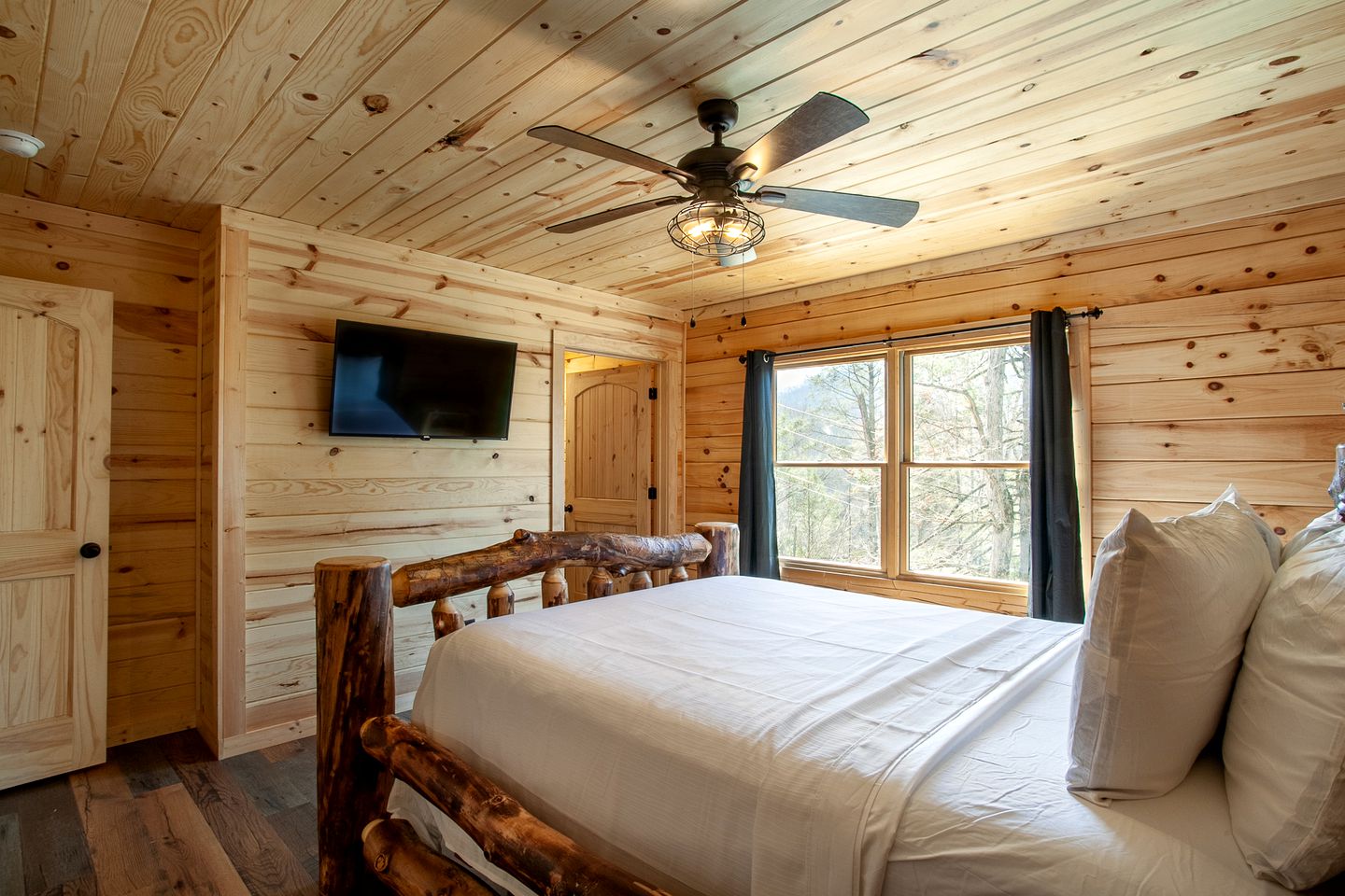 Spacious Tennessee Glamping Cabins for Unforgettable Escapes in Gatlinburg
