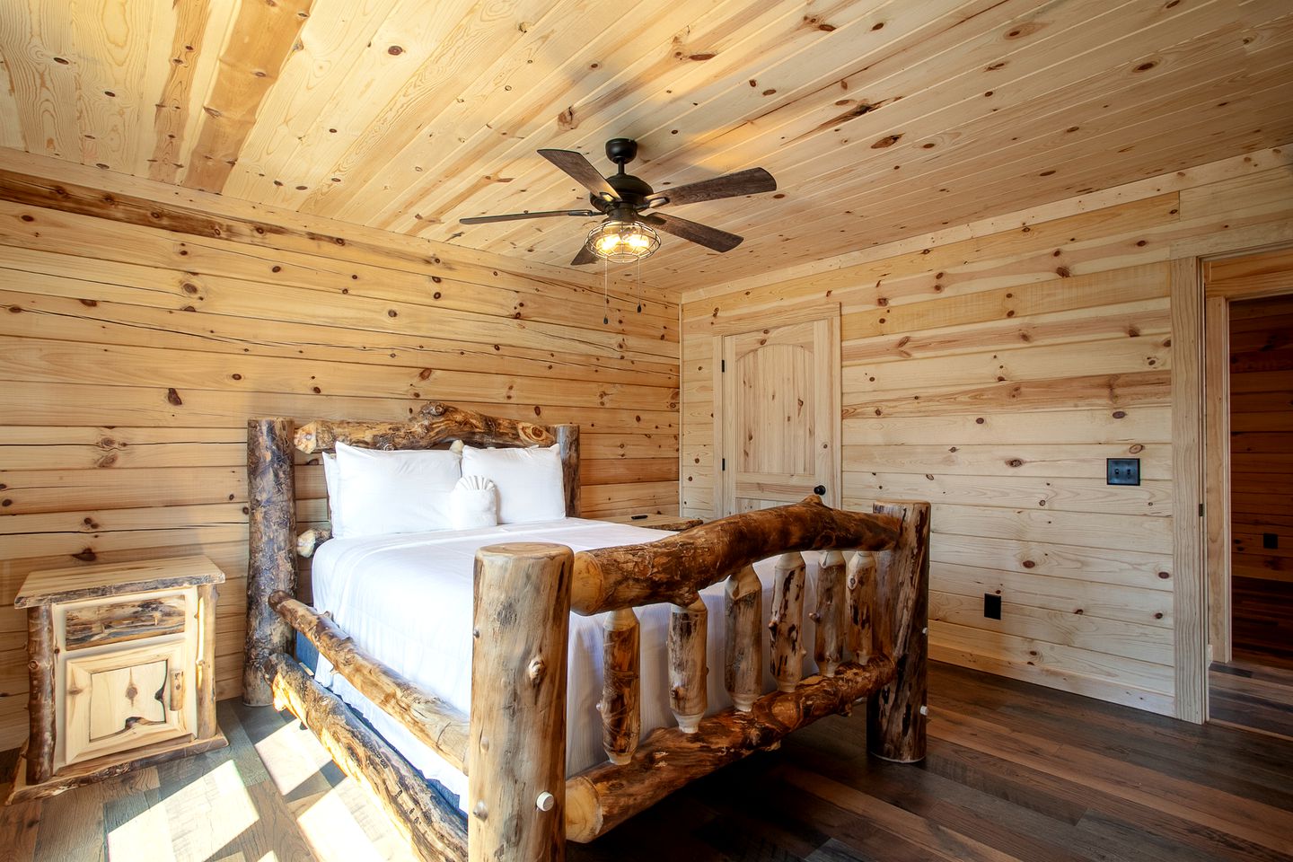 Spacious Tennessee Glamping Cabins for Unforgettable Escapes in Gatlinburg