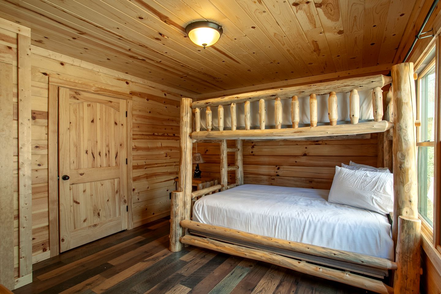 Spacious Tennessee Glamping Cabins for Unforgettable Escapes in Gatlinburg