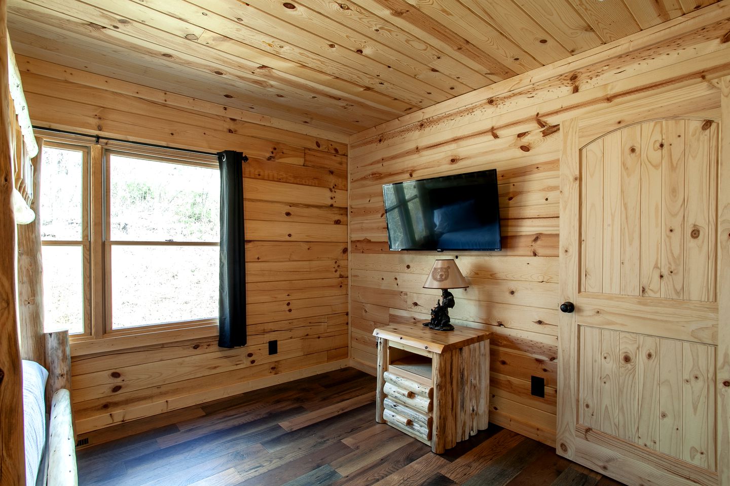 Spacious Tennessee Glamping Cabins for Unforgettable Escapes in Gatlinburg