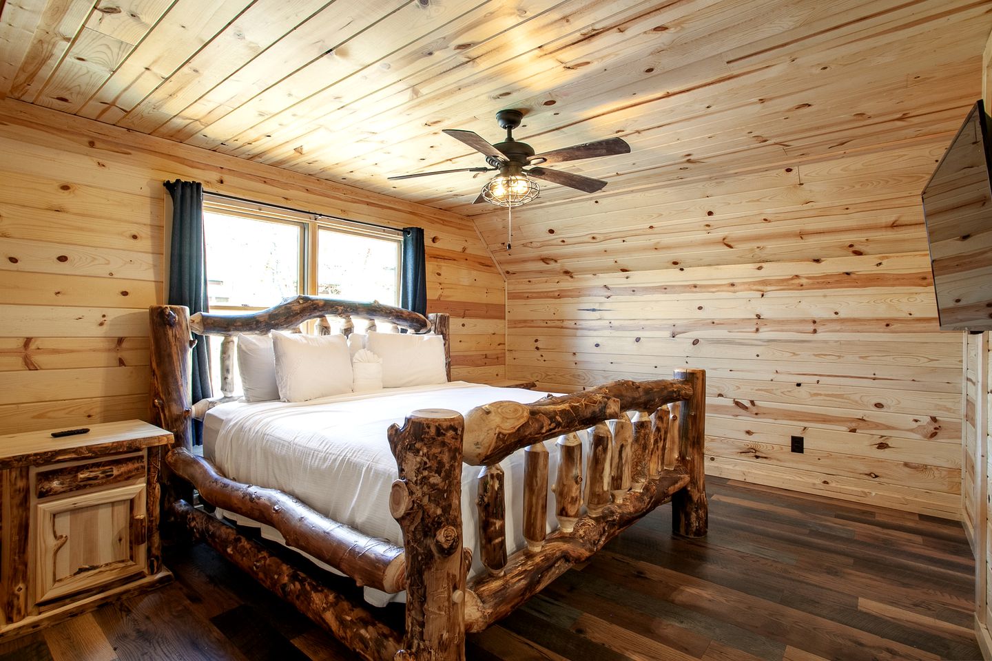 Spacious Tennessee Glamping Cabins for Unforgettable Escapes in Gatlinburg