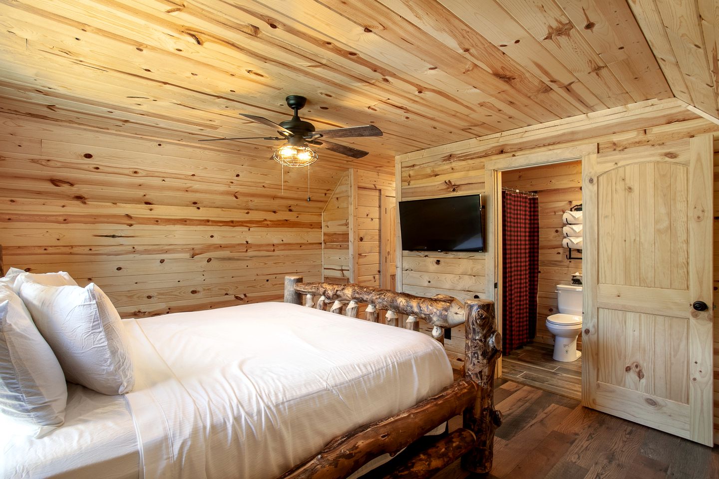 Spacious Tennessee Glamping Cabins for Unforgettable Escapes in Gatlinburg