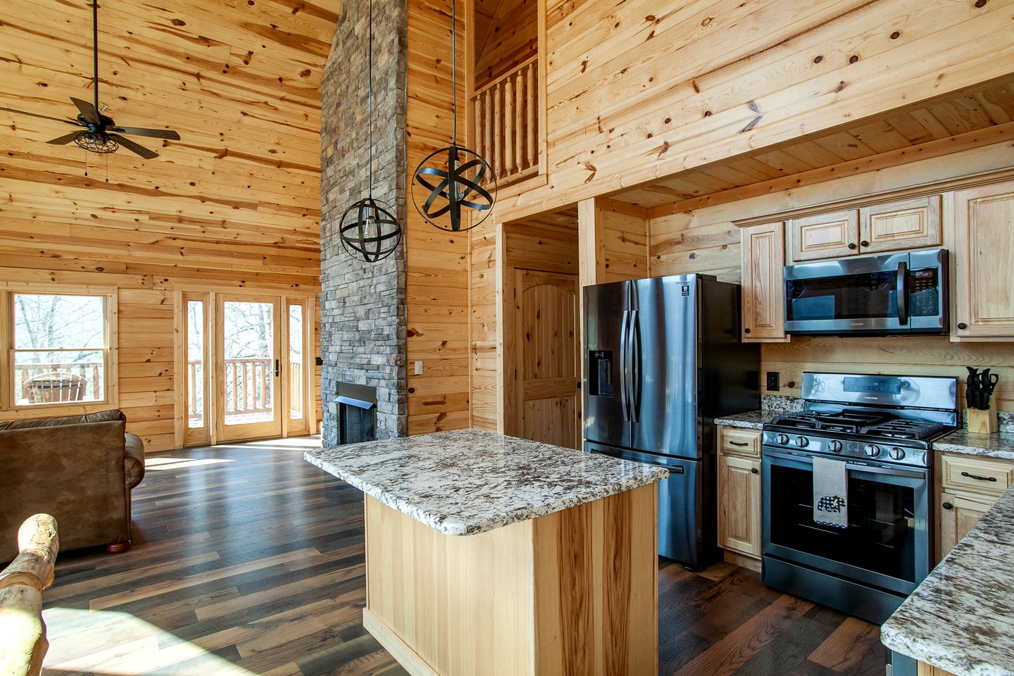 Spacious Tennessee Glamping Cabins for Unforgettable Escapes in Gatlinburg