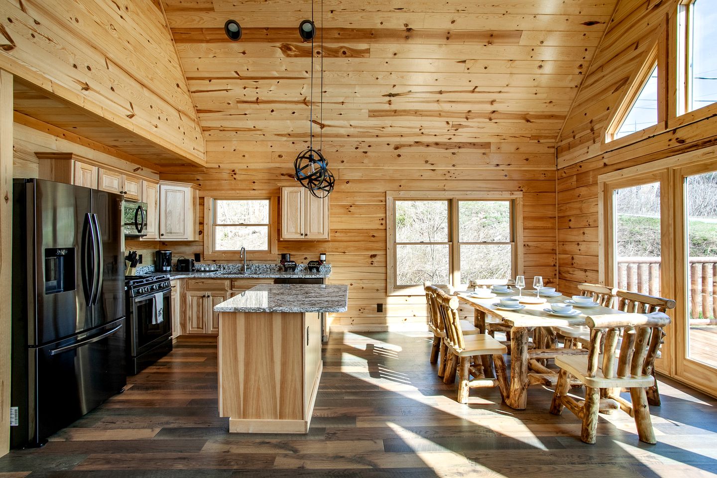 Spacious Tennessee Glamping Cabins for Unforgettable Escapes in Gatlinburg