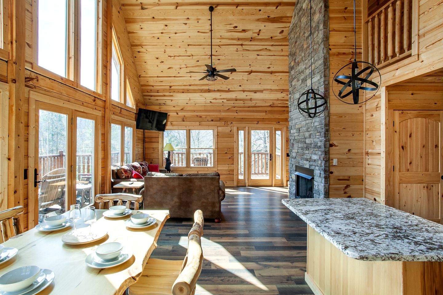Spacious Tennessee Glamping Cabins for Unforgettable Escapes in Gatlinburg