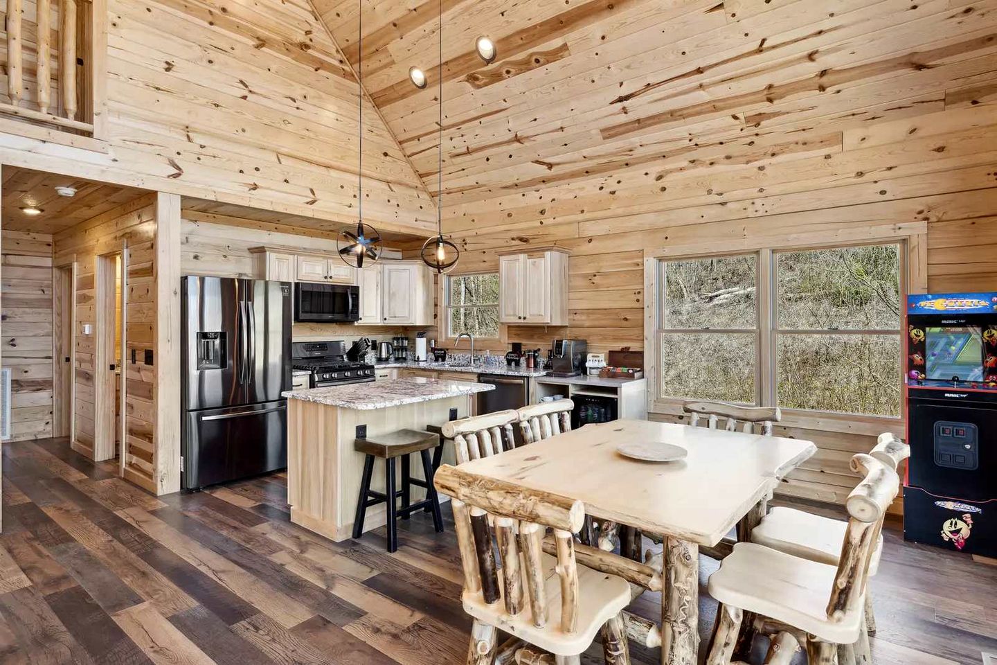 Charming Smoky Mountain Cabin with Private Fire Pit, Modern Amenities, Near Downtown Gatlinburg, Tennessee