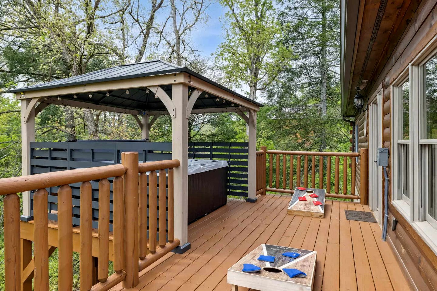 Charming Smoky Mountain Cabin with Private Fire Pit, Modern Amenities, Near Downtown Gatlinburg, Tennessee